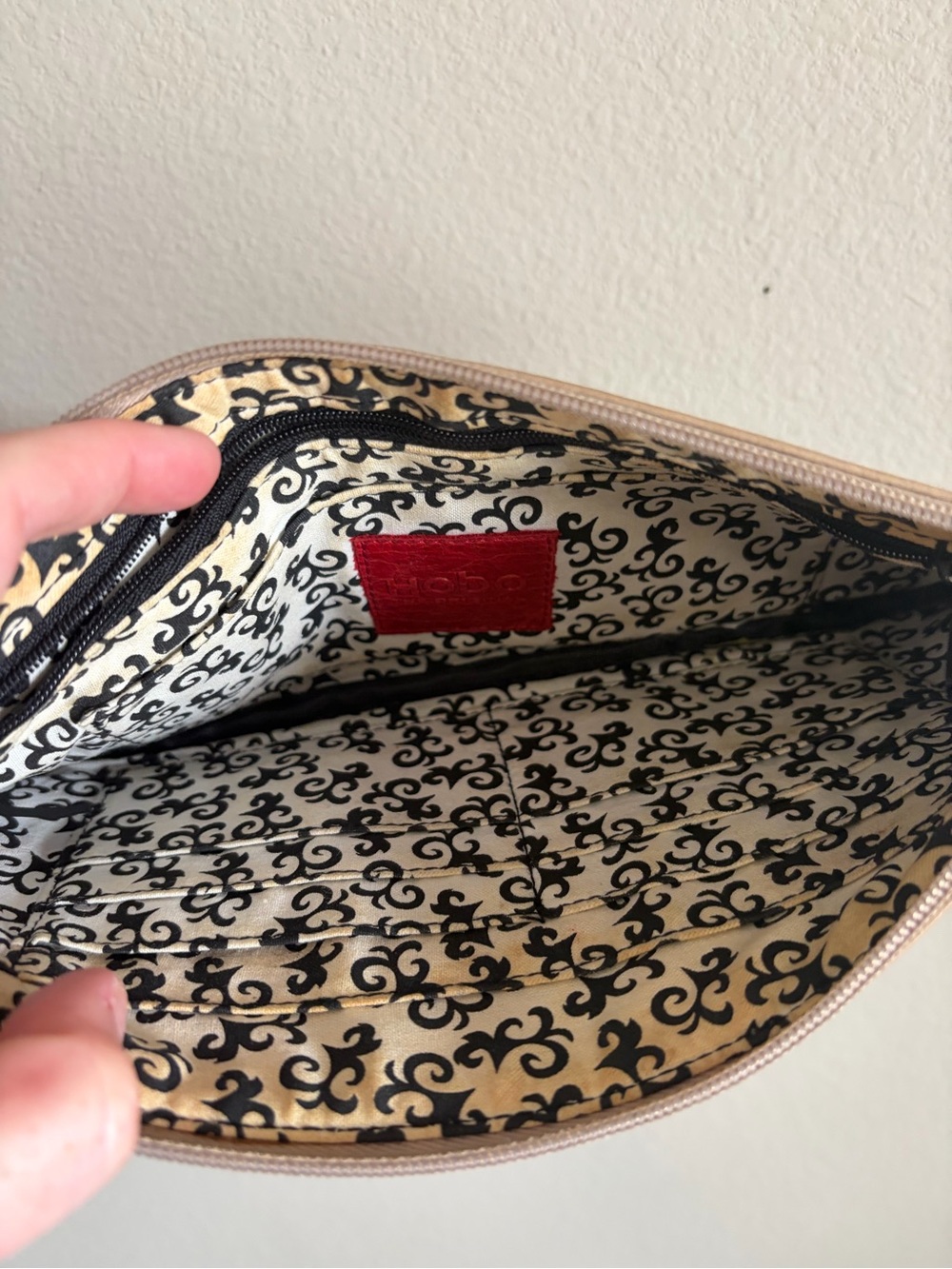 HOBO International large leather tan wristlet clutch purse - Picture 4 of 6